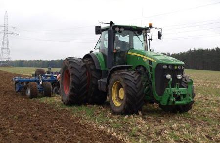 Tractor agrícola